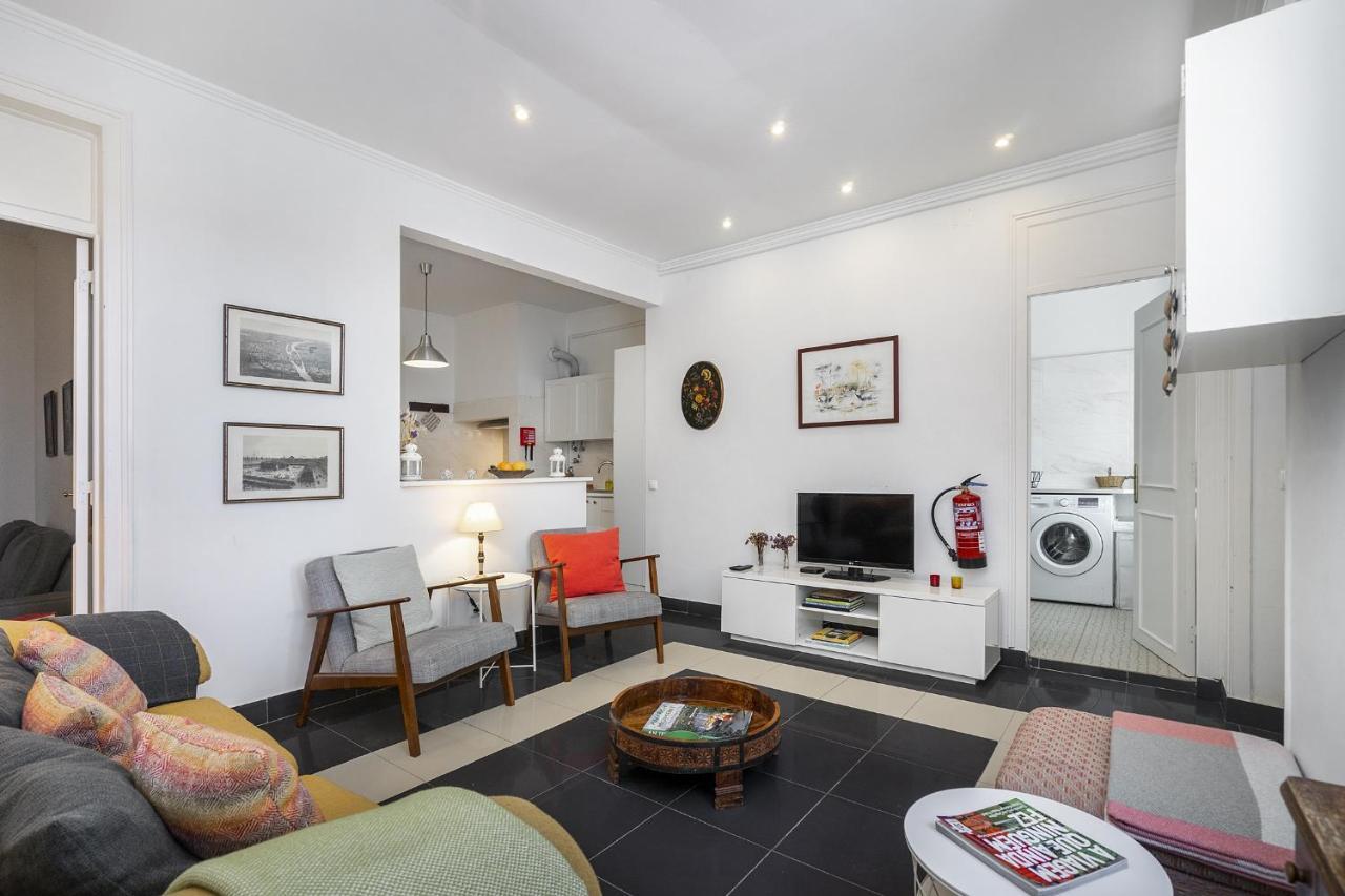Whome Amazing House In Carcavelos Historical Center W/ Private Patio & Bbq
